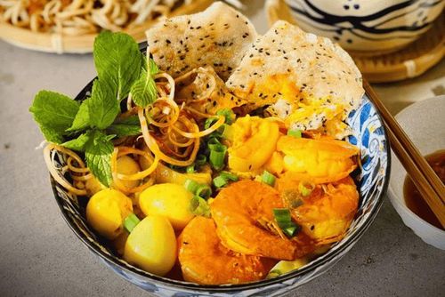 Mì Quảng - món ăn nổi tiếng ở quê Tiểu Vy.
