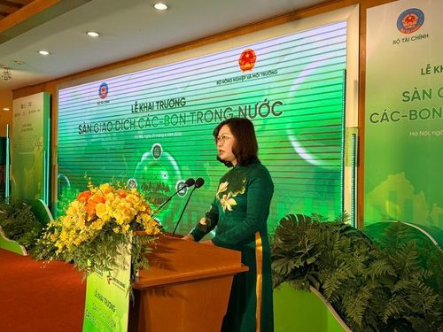 Bà Vũ Thị Chân Phương, Chủ tịch Ủy ban Chứng khoán Nhà nước phát biểu tại buổi lễ. Ảnh: Văn Giáp