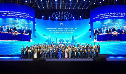 Đại diện G-Group nhận MoU về bán dẫn tại Hội nghị Công bố quy hoạch tổng thể Thủ đô Hà Nội tầm nhìn 100 năm và Xúc tiến đầu tư năm 2026. (Ảnh: G-Group)