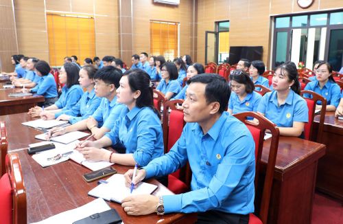  Các đại biểu dự hội nghị. 