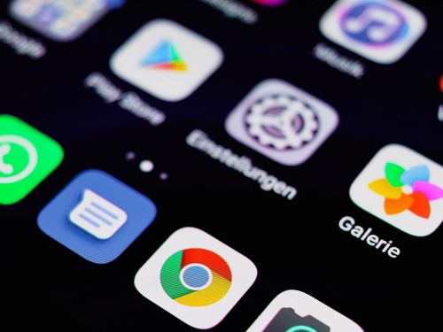 Điện thoại Android hiển thị ngăn ứng dụng và biểu tượng cài đặt