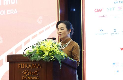 Tiến sĩ Ngô Phương Lan, Chủ tịch Hiệp hội Xúc tiến phát triển Điện ảnh Việt Nam phát biểu tại hội thảo. Ảnh: NGỌC HÀ
