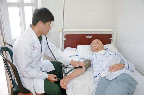Học viện Lục quân tổ chức khám sức khỏe cho nhân dân trên địa bàn đơn vị đóng chân.