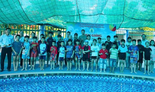 Học sinh có hoàn cảnh khó khăn được học bơi miễn phí vào dịp hè 2026