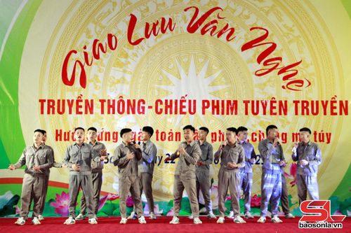 Học viên cơ sở tham gia giao lưu văn nghệ hưởng ứng Tháng hành động phòng, chống ma túy.