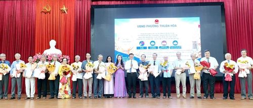 Tri ân những người hoạt động không chuyên trách kết thúc nhiệm vụ