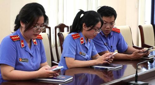 Đoàn viên Đoàn các cơ quan Đảng TP. Huế tham gia cuộc thi trực tuyến 