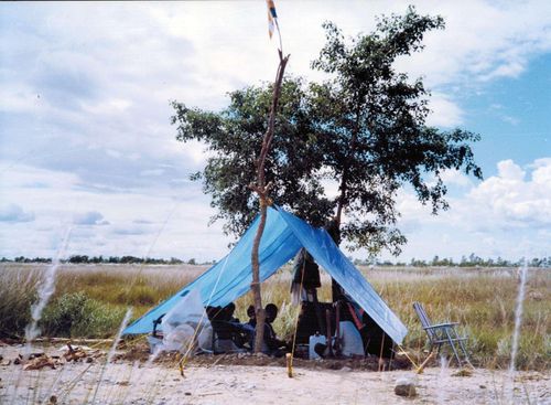  Túp lều của Thầy trong những ngày đầu xây chùa tại Nepal. (Ảnh: An Việt Nam Phật quốc tự) 