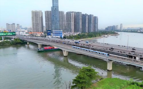Tuyến metro số 1 đoạn qua cầu Sài Gòn.