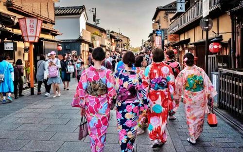 Cố đô Kyoto (Nhật Bản) được mệnh danh là "thủ phủ kimono", thu hút khách du lịch khám phá với 17 di tích lịch sử được UNESCO bảo vệ và vô số kho báu đầy mê hoặc khác. Ảnh: advantour