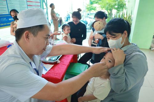 Tại xã đảo Minh Châu, y tế cơ sở giữ vai trò đặc biệt quan trọng. Ảnh: Trúc Như