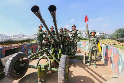 Khẩu đội pháo phòng không trong tư thế sẵn sàng chiến đấu. Ảnh: Lê Tiến