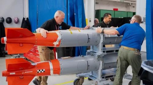 Ông Peskov nhấn mạnh nếu Phần Lan triển khai vũ khí hạt nhân trên lãnh thổ và tạo ra mối đe dọa đối với Nga, Moskva sẽ có các biện pháp đáp trả phù hợp. Nga cũng mô tả quyết định của Phần Lan là hành động mang tính đối đầu.