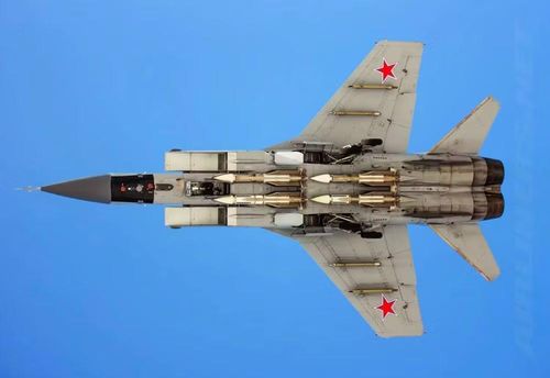 Cần nhấn mạnh, tính năng tác chiến vượt trội của tiêm kích đánh chặn tầm xa MiG-31BM đã được chứng minh đầy đủ tại chiến trường Ukraine, khi đối đầu máy bay đối phương.