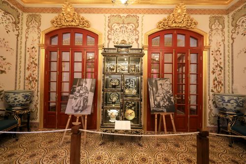  Bên trong điện Kiến Trung, từng là nơi sinh hoạt của vua Bảo Đại và Nam Phương Hoàng Hậu. Ảnh: Quỳnh Danh.