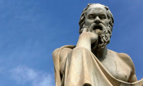  Tượng Socrates ở Athens, Hy Lạp. Ảnh: Reuters. 