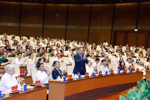 Sáng 30/6/2026, tại Hà Nội, Bộ Chính trị tổ chức Hội nghị toàn quốc nghiên cứu, học tập, quán triệt và triển khai thực hiện Nghị quyết số 10-NQ/TW, ngày 8/6/2026 của Bộ Chính trị về phát triển kinh tế có vốn đầu tư nước ngoài. Tổng Bí thư, Chủ tịch nước Tô Lâm và các đồng chí lãnh đạo, nguyên lãnh đạo Đảng, Nhà nước dự. Ảnh: Thống Nhất, Phương Hoa - TTXVN