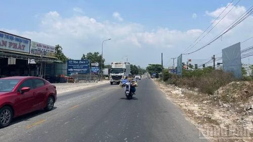 Tuyến quốc lộ 55, từ Cổng chào đến cầu Suối Đó rất dốc, có mặt đường nhỏ hẹp và chưa có hệ thống thoát nước.