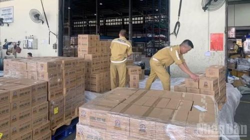 Các lô hàng hỗ trợ được đóng gói, kiểm tra cẩn thận trước khi tiến hành các bước tiếp theo của quy trình vận chuyển.