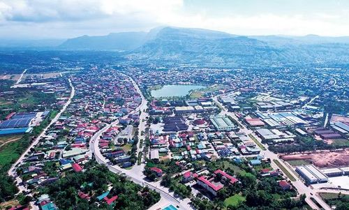  Một góc Khu kinh tế thương mại Lao Bảo. 