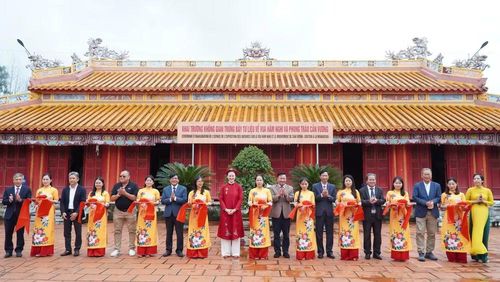 Di tích Đền thờ vua Hàm Nghi ở Cam Lộ thu hút nhiều du khách.