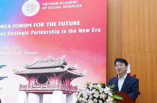 Nghị sĩ Mun Jinseog, Chủ tịch Nhóm Nghị sĩ Hữu nghị Hàn Quốc-Việt Nam phát biểu tại Diễn đàn.