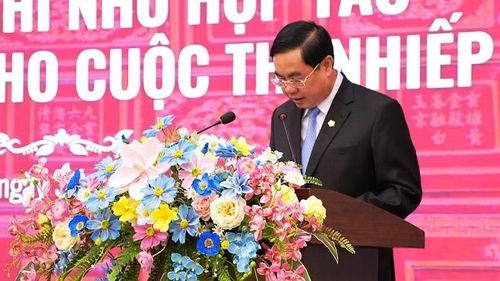 Ông Trần Đình Văn, Chủ tịch Hội đồng quản trị Công ty cổ phần Bệnh viện đa khoa quốc tế Huế phát biểu tại lễ ký kết.