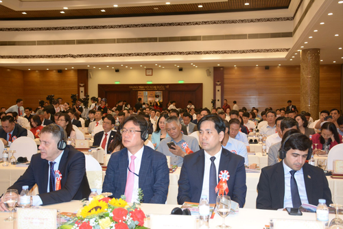 Nhiều nhà đầu tư nước ngoài có mặt tại hội nghị.