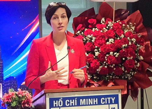  Tổng Lãnh sự Canada tại TPHCM Annie Dubé phát biểu 