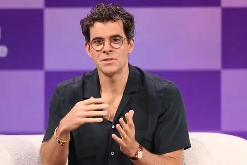 Năm 2025, Adam Mosseri, Giám đốc Instagram, tiếp tục bác bỏ tin đồn nghe lén và cho rằng cảm giác “vừa nói xong đã thấy quảng cáo” thực chất đến từ khả năng phân tích dữ liệu ngày càng chính xác của các nền tảng công nghệ hiện đại.