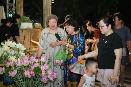 Lễ hội đã số hóa các câu chuyện về sen - biến những thông tin khoa học, lịch sử vốn khô khan thành các câu chuyện kể đầy cảm xúc trên nền tảng số.