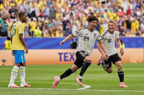 Sano ăn mừng sau khi ghi một bàn thắng đẳng cấp giúp Nhật Bản vượt lên dẫn Brazil 1-0.