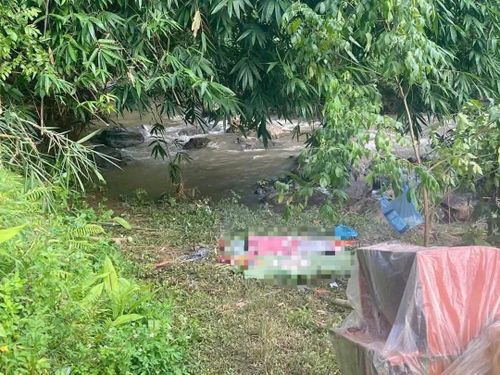 Sau nhiều ngày huy động tổng lực tìm kiếm, lực lượng chức năng đã tìm thấy cháu bé tại khu vực suối thuộc xã Đường Hồng, tỉnh Tuyên Quang.