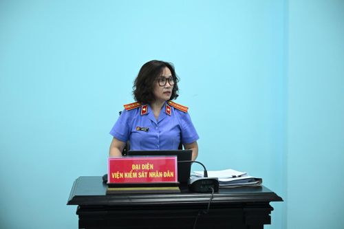 Đại diện VKS nêu quan điểm luận tội và đề nghị mức án với bị cáo Long.