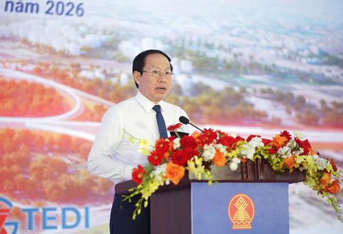 Phó Thủ tướng Lê Tiến Châu phát biểu tại lễ khởi công. Ảnh: Vũ Thành