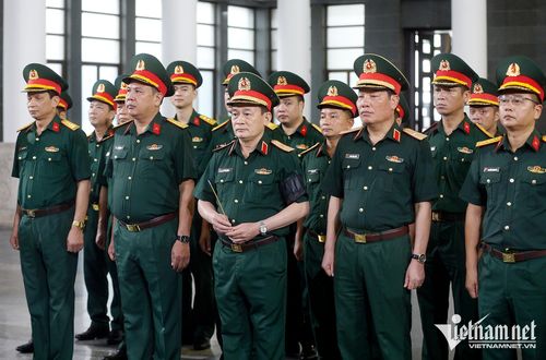 Đoàn Quân ủy Trung ương, Bộ Quốc phòng viếng Đại tá, Anh hùng Lực lượng vũ trang nhân dân La Văn Cầu