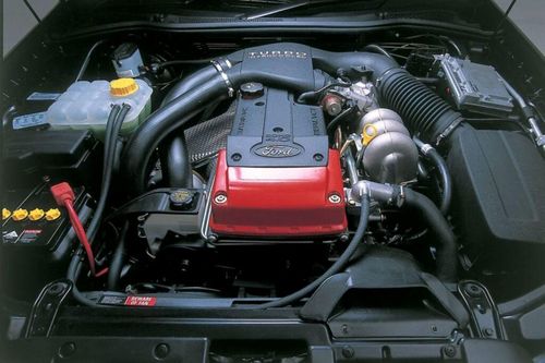 Sự thiếu đồng nhất trong đường ống nạp dẫn tới hiệu suất đốt cháy của động cơ I6 bị sụt giảm. Ảnh: Which Car