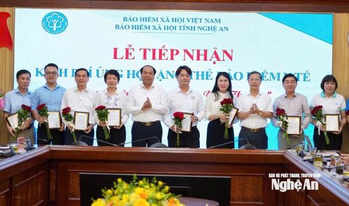 Chương trình đã nhận được sự ủng hộ của 30 đơn vị với tổng số tiền là 715 triệu đồng. Ảnh: T.P