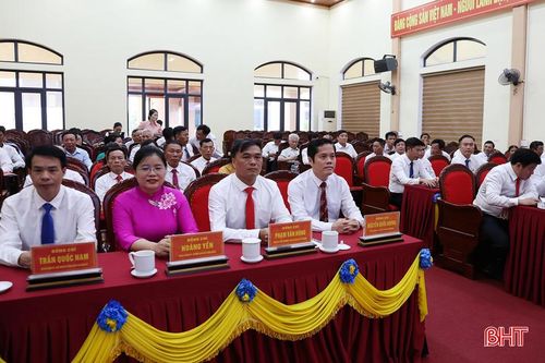  Các đại biểu tham dự hội nghị. 