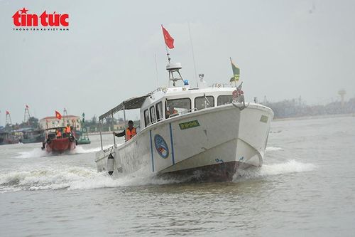 Lực lượng Bộ đội Biên phòng tỉnh Ninh Bình xuất kích thực hiện nhiệm vụ tìm kiếm, cứu nạn trên biển trong tình huống giả định ứng phó siêu bão.