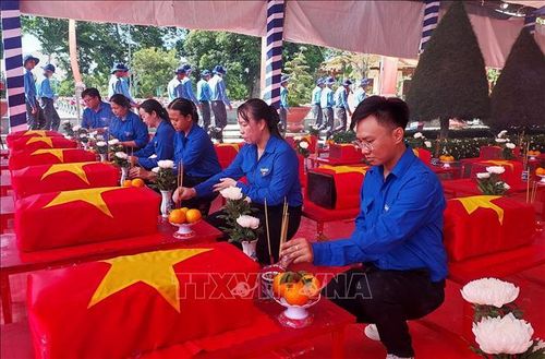 Lễ đón 173 hài cốt liệt sĩ quân tình nguyện và chuyên gia Việt Nam hy sinh tại Campuchia được tổ chức trang nghiêm tại Nghĩa trang Liệt sĩ Vĩnh Hưng – Tân Hưng, tỉnh Tây Ninh.