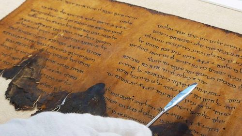 Một mảnh cuộn Kinh Thánh Thánh Vịnh có niên đại khoảng 2.000 năm. Ảnh: Cơ quan Cổ vật Israel