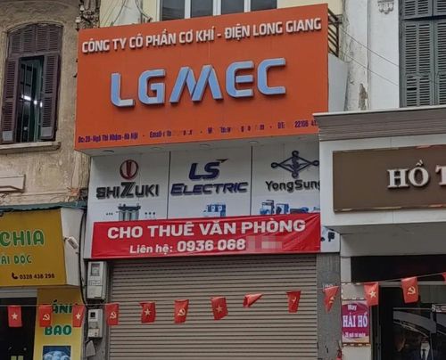  Một cửa hàng treo biển cho thuê trên phố Ngô Thì Nhậm. Ảnh: LƯU THỦY 