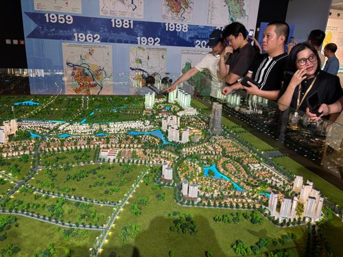 Người dân tham quan triển lãm. Ảnh: An Ngọc/Bnews/vnanet.vn