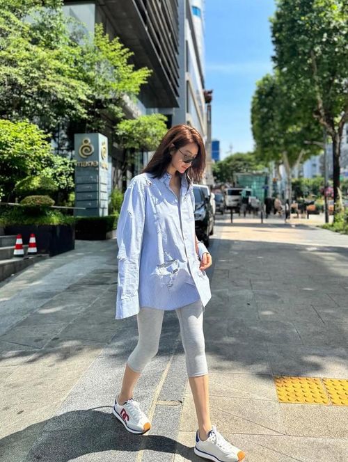 Nữ diễn viên duy trì sức hút sau nhiều năm hoạt động nghệ thuật.
