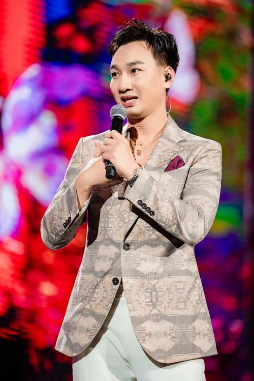 Nhiều đồng nghiệp, khán giả nhắn nhủ MC Thành Trung nên cân bằng công việc, giữ gìn sức khỏe.