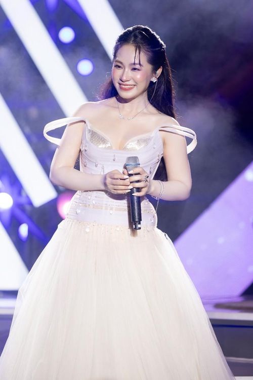 Sau sự thoái trào của dòng nhạc teenpop, ca sĩ Lương Bích Hữu vẫn duy trì sự nghiệp ca hát đến hiện tại dù đã đi qua thời hoàng kim.