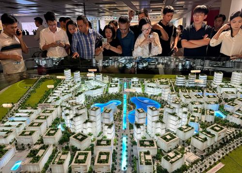 Nhiều doanh nghiệp, nhà đầu tư cũng có mặt tại triển lãm, để tìm kiếm các cơ hội đón đầu làn sóng phát triển hạ tầng của Thủ đô.