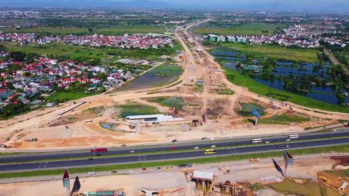 Hiện, cao tốc Vành đai 4 trên cao có đoạn từ cầu Mễ Sở đến Quốc lộ 1A bắt đầu gác dầm.