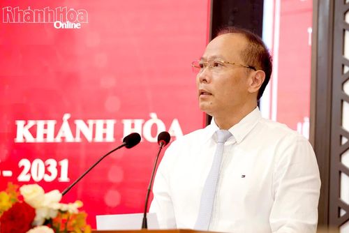 Đồng chí Nguyễn Khắc Hà phát biểu tại đại hội.